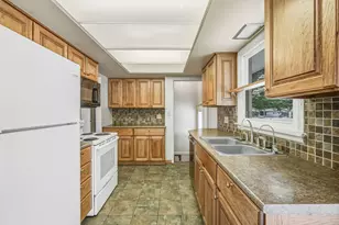 718 Sunset Ln, Cadillac, MI 49601 - Photo 11