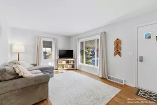 1019 Drexel Dr NE, Grand Rapids, MI 49505 - Photo 9