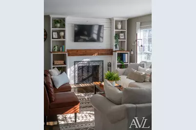 2477 Riverside Drive NE, Grand Rapids, MI 49505 - Photo 7