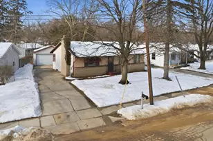 1465 Laughlin Dr NW, Grand Rapids, MI 49504 - Photo 3