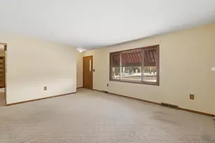 1465 Laughlin Dr NW, Grand Rapids, MI 49504 - Photo 5