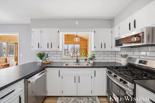 4320 Shady Oak Ct, Hudsonville, MI 49426 - Photo 9