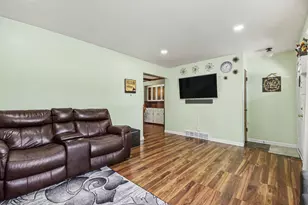 5541 Bonnie Ave SE, Kentwood, MI 49508 - Photo 3