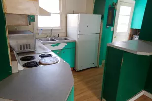 21 Frisbie St, Hillsdale, MI 49242 - Photo 5