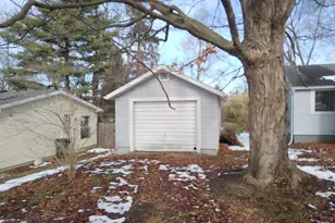 21 Frisbie St, Hillsdale, MI 49242 - Photo 3