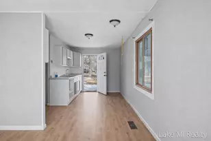 38 W Coolidge Ave W, Battle Creek, MI 49037 - Photo 9