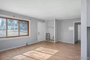 38 W Coolidge Ave W, Battle Creek, MI 49037 - Photo 3