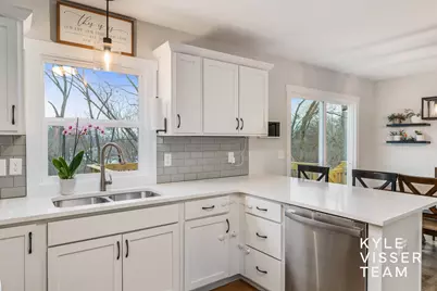 2649 Dean Lake Avenue NE, Grand Rapids, MI 49505 - Photo 11