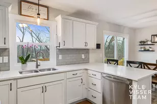 2649 Dean Lake Ave NE, Grand Rapids, MI 49505 - Photo 11