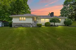 207 Maumee St, Jonesville, MI 49250 - Photo 1