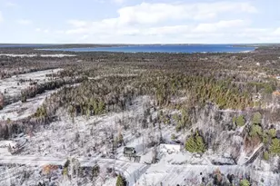 1713 Vanderlip Rd, Traverse City, MI 49686 - Photo 7