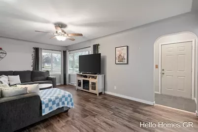 243 E Muskegon Street NE, Cedar Springs, MI 49319 - Photo 5