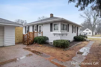 243 E Muskegon Street NE, Cedar Springs, MI 49319 - Photo 3