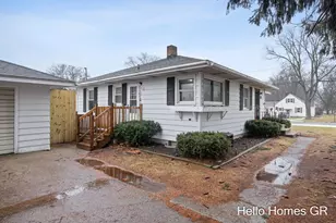 243 E Muskegon Street NE, Cedar Springs, MI 49319 - Photo 3