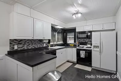 243 E Muskegon Street NE, Cedar Springs, MI 49319 - Photo 9