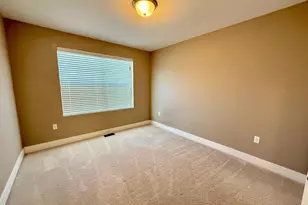 2564 W Towne St, Ann Arbor, MI 48103 - Photo 15