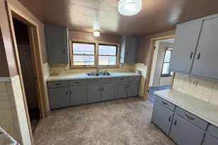 298 Bradford Rd, Benton Harbor, MI 49022 - Photo 15