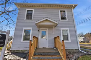 719 N Clinton Ave, Saint Johns, MI 48879 - Photo 1