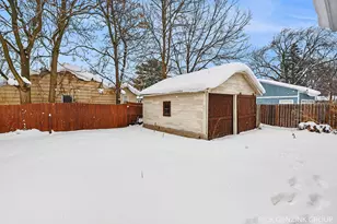 2303 Beverly Ave SW, Wyoming, MI 49519 - Photo 31