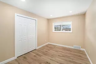 1916 Hollingsworth Dr, Commerce Township, MI 48390 - Photo 11