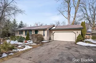 2645 Cascade Rd SE, Grand Rapids, MI 49506 - Photo 1