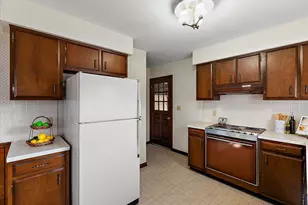 2140 Carol Ln, Stevensville, MI 49127 - Photo 11