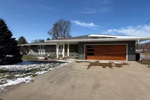 1134 S Lakeside Dr S, Battle Creek, MI 49015 - Photo 1