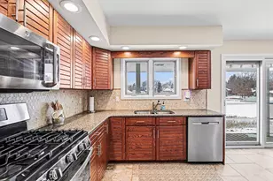 1134 S Lakeside Dr S, Battle Creek, MI 49015 - Photo 7