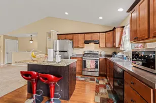 4660 Haywood Dr SE, Kentwood, MI 49512 - Photo 11