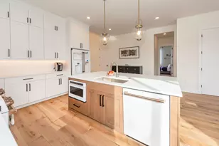 1858 Upland Dr, Ann Arbor, MI 48105 - Photo 9