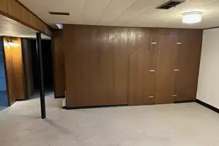 18547 Hillcrest St, Livonia, MI 48152 - Photo 9