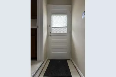 18547 Hillcrest Street, Livonia, MI 48152 - Photo 5