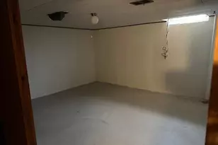 18547 Hillcrest St, Livonia, MI 48152 - Photo 13