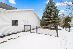 493 Salem Dr, Jonesville, MI 49250 - Photo 3