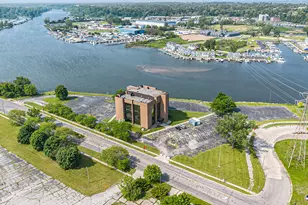 400 Riverview Dr, Benton Harbor, MI 49022 - Photo 1