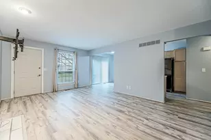 3036 Forest Creek Ct, Ann Arbor, MI 48108 - Photo 7