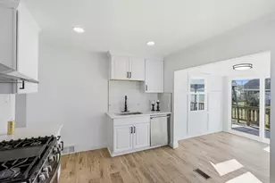 7077 Deering St, Garden City, MI 48135 - Photo 9