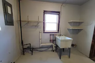 10124 Pelham Rd, Taylor, MI 48180 - Photo 11