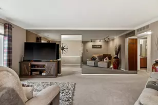 953 Country Club Dr, Saint Clair Shores, MI 48082 - Photo 5