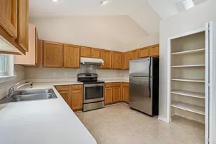 5913 Lafayette Ln, Ann Arbor, MI 48103 - Photo 9
