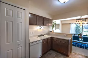 1655 Riverside Dr, Rochester Hills, MI 48309 - Photo 7