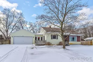 746 Riley St, Holland, MI 49424 - Photo 3