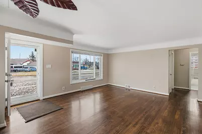 31272 Burton Street, Saint Clair Shores, MI 48082 - Photo 5