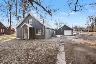 172 W Barton St, Newaygo, MI 49337 - Photo 1