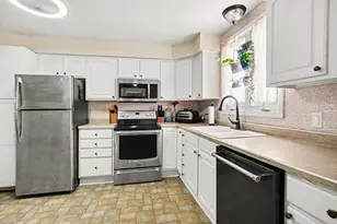 311 Lewis St, Watervliet, MI 49098 - Photo 9