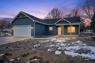 8 Hunting Trail Ave, Quincy, MI 49082 - Photo 1