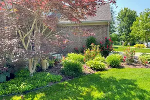 2655 Signature Cir, Pinckney, MI 48169 - Photo 3