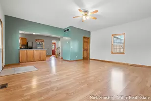 211 N Queen St, Nashville, MI 49073 - Photo 9