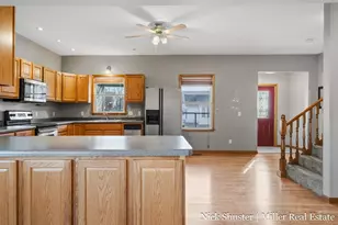 211 N Queen St, Nashville, MI 49073 - Photo 3