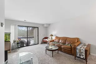 33667 Pondview Cir, Livonia, MI 48152 - Photo 5